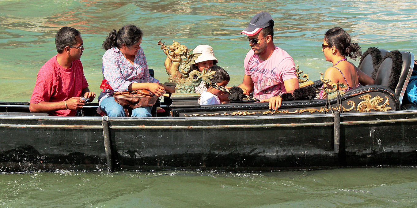 Momenti veneziani 77 - Gondola 2.jpg